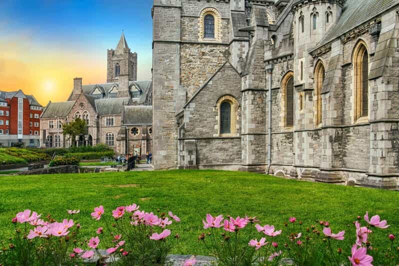 Dublin: Book of Kells, Dublin Castle and Christ Church Tour - Wellington Quay, Christ Church Cathedral, and City Hall’s Georgian charm