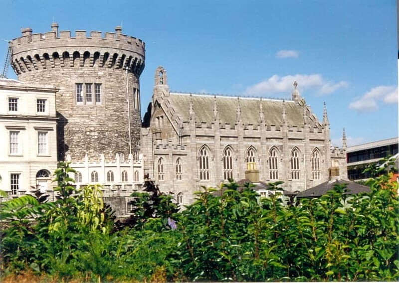 Dublin: Sightseeing Walking Tour in German - Starting on Dame Street at the Tree of Gold (Crann an Óir)