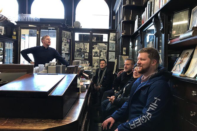Dublin's Best Kept Secrets Tour - Stop 1 at 10 St Stephen’s Green: introductions and the tour tone