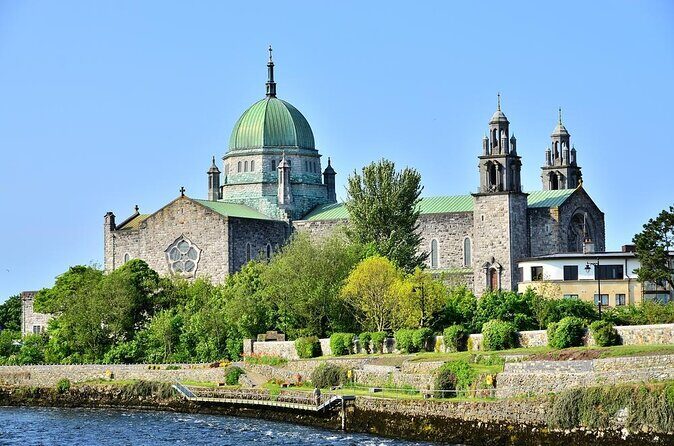 Galway Private Walking Tour - Getting Oriented at Eyre Square and the Kennedy Memorial Park