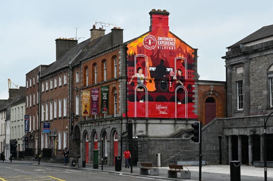 Kilkenny: Smithwick's Beer Experience - The brewing-floor experience: smell hops, taste sweet wort
