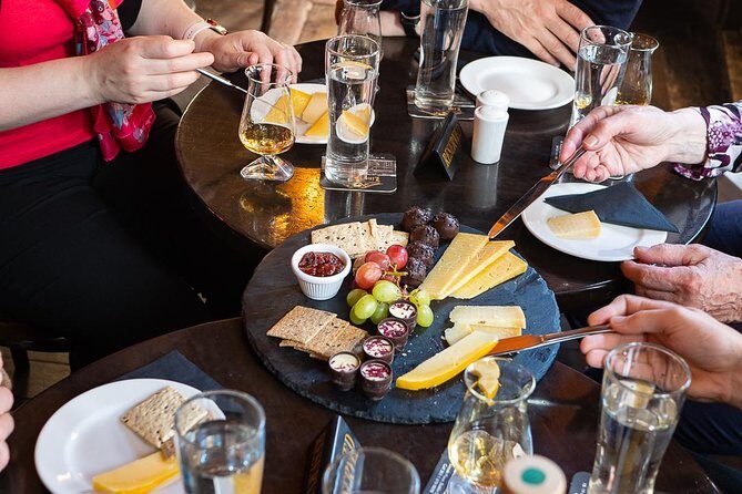 Premium Whiskey and Food Tasting in Dublin - What you learn while tasting five premium Irish whiskeys