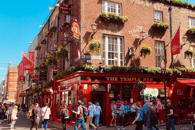 Small Group-Dublin Walking Tours - Chester Beatty Library and Dubh Linn Garden: Dublin’s beginnings in 20 minutes