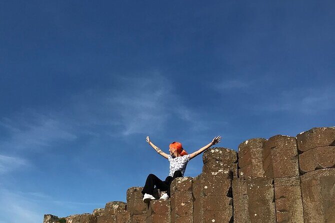 The Giant's Causeway, Dunluce Castel and Belfast - Spanish guide - Dunluce Castle: cliff drama, a bridge crossing, and shipwreck stories