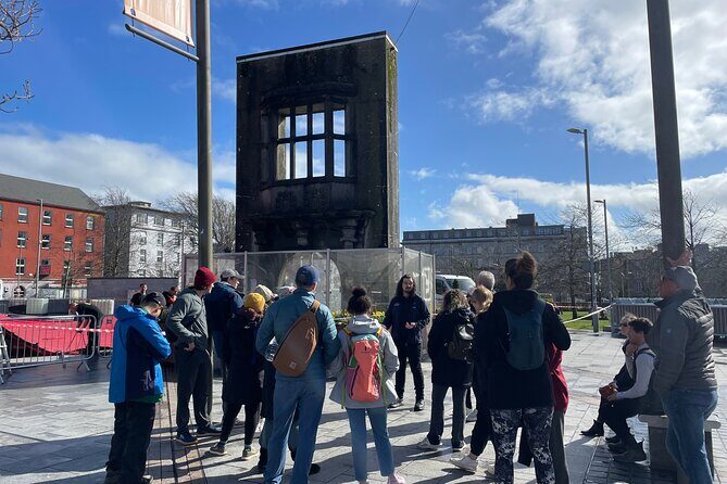 The Welcome to Galway Walking Tour - Oscar Wilde and Eduard Vilde: Statues with Meaning, Not Just Poses